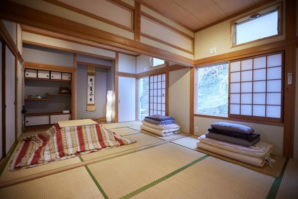 مبيت وإفطار Tsushima White House المظهر الخارجي الصورة